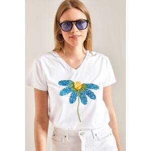 Bianco Lucci Women's Daisy Embroidered Tshirt