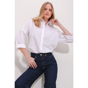 Trend Alaçatı Stili Women's White Cuffed Cotton Basic Shirt