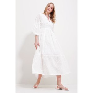 Trend Alaçatı Stili Women's White V Neck Scalloped And Embroidered Inner Lined Midi Length Dress