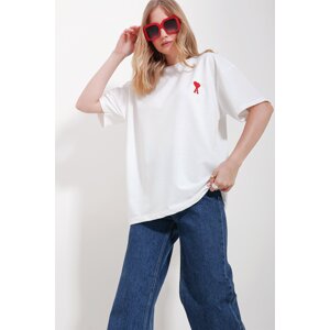 Trend Alaçatı Stili Women's White Crew Neck Heart A Embroidered Two Thread Oversize T-Shirt