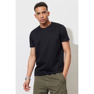 ALTINYILDIZ CLASSICS Men's Black Slim Fit Narrow Cut Crew Neck 100% Cotton T-Shirt