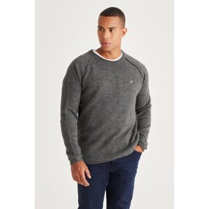 AC&Co / Altınyıldız Classics Men's Anthracite Standard Fit Regular Cut Crew Neck Ruffled Soft Textured Knitwear Sweater