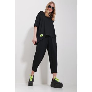 Trend Alaçatı Stili Women's Black Crew Neck Asymmetric Cut Coated Blouse And Pants Suit