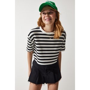Happiness İstanbul Women's Black Crew Neck Striped Crop Knitted T-Shirt