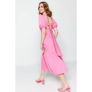 Trendyol ružovo tkané detaily chrbta midi tkané šaty