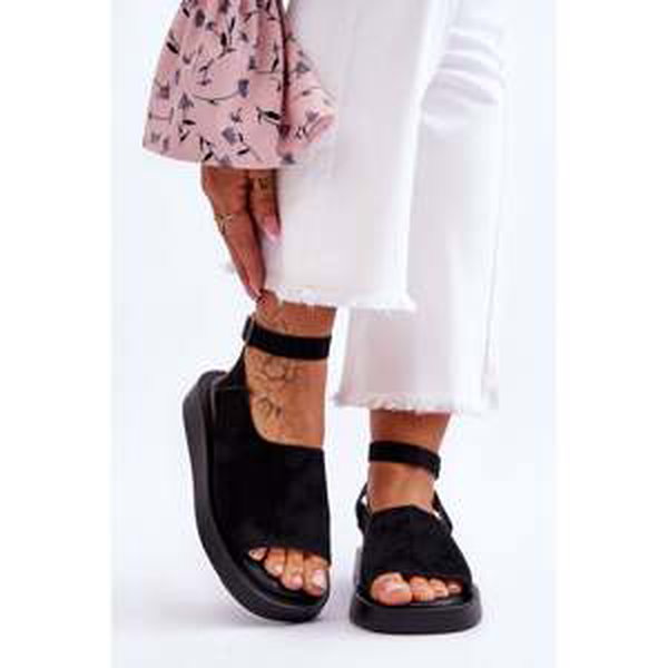 Comfortable women's sandals on a black Rubie platform