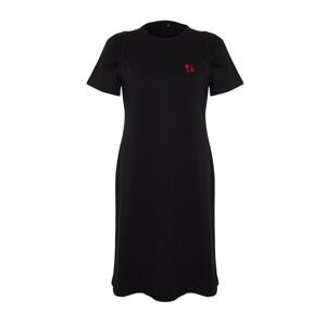 Čierne pletené tričko-šaty s výšivkou Trendyol Curve