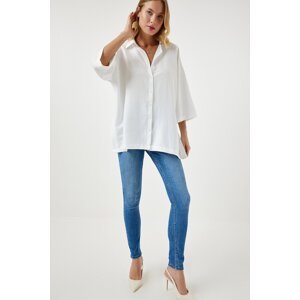 Happiness İstanbul Women's White Slit Soft Textured Knitted Shirt