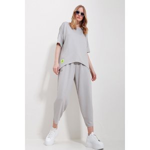 Trend Alaçatı Stili Women's Stone Crew Neck Asymmetric Cut Coated Blouse And Pants Suit