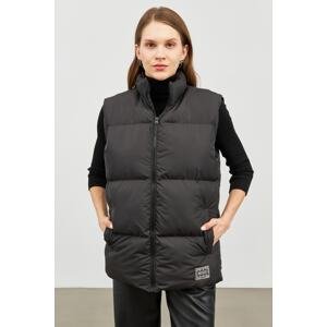 River Club Women's Regular Fit Black Inflatable Vest, Lined Waterproof And Windproof.