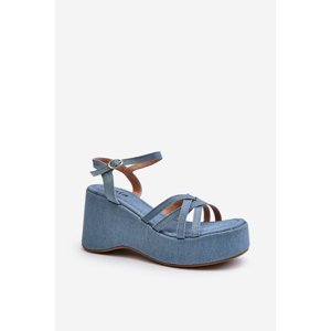 Blue sandals on the Oporia platform and on the wedge