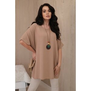Oversized blouse with Camel pendant