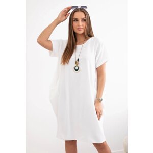 Dress with pockets and ecru pendant