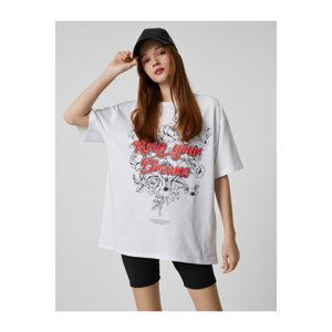 Koton Oversized T-Shirt with a slogan printed, short sleeves and a crew neck.