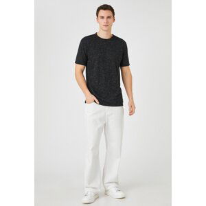 Koton Basic T-shirt with a Crew Neck Short Sleeves, Slim Fit.