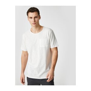 Koton Basic tričko s detailmi vrecka, krátkym rukávom, slim fit.