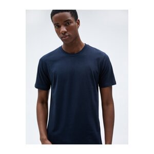 Koton Basic T-shirt with a Crew Neck Short Sleeves, Slim Fit.