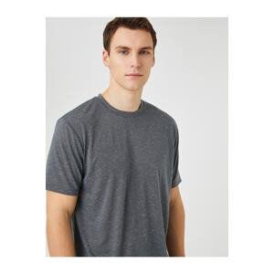 Koton Basic T-shirt with a Crew Neck Short Sleeves, Slim Fit.