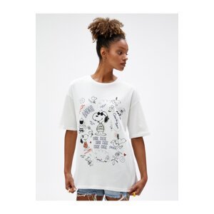 Koton Snoopy Oversized Printed Licensed Crew Neck Short Sleeved Snoopy T-Shirt.