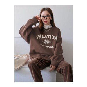 Poznajte dámsku mikinu s potlačou Women's Coffee Vacation Joy Wake s potlačou Crew Neck.