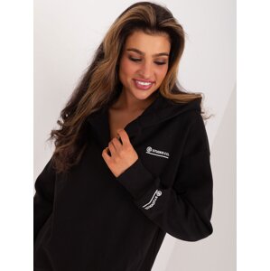 Black long-sleeved sweatshirt