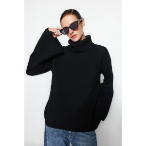 Trendyol čierny rolákový pletený sveter s jemnou textúrou
