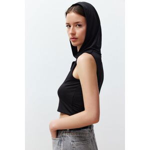 Trendyol Black Fitted Hooded Zero Sleeve Stretchy Knitted Blouse