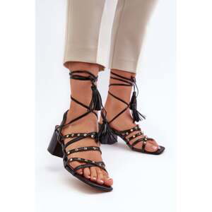 Lace-up low-heeled sandals decorated with black Chrisele studs