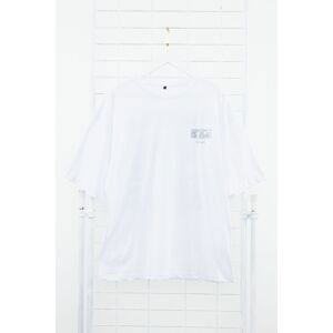 Trendyol White Oversize/Wide Cut 100% Cotton T-shirt with Raised Text Printed on the Back