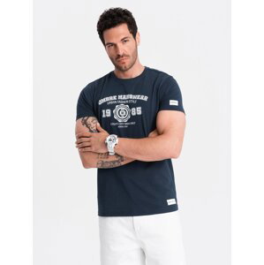 Ombre T-shirt męski z nadrukiem w stylu college – granatowy