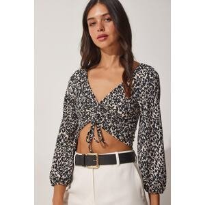 Happiness İstanbul Women's Black Cream Patterned Pleated Crop Top