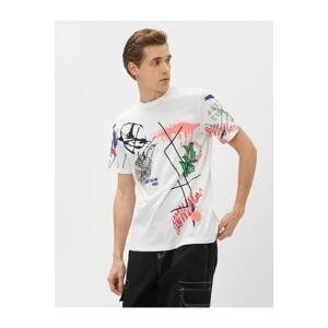 Tričko s potlačou Koton Slogan s abstraktnou kresbou Detailná bavlna s krkom posádky.