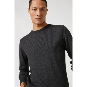 Koton Basic Pletený sveter s detailom pletenia, krk posádky.