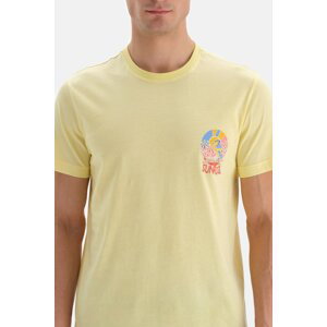 Tričko s výstrihom do písmena O-Ck s potlačou Dagi svetložlté