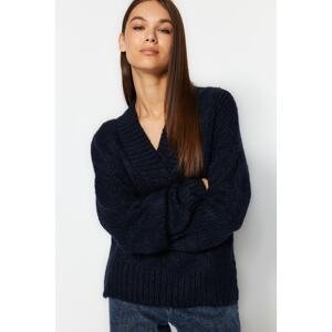 Trendyol Navy Blue mäkký textúrovaný pletený sveter s výstrihom do V