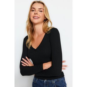 Trendyol Black Premium Soft Fabric V-Neck Fitted Stretchy Knitted Blouse