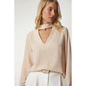 Happiness İstanbul Women's Beige Window Detailed Low-cut Crepe Blouse