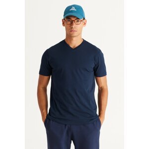 AC&Co / Altınyıldız Classics Pánska námornícka modrá slim fit tričko úzkeho strihu 100% bavlna V-výstrih Tričko s krátkym rukávom