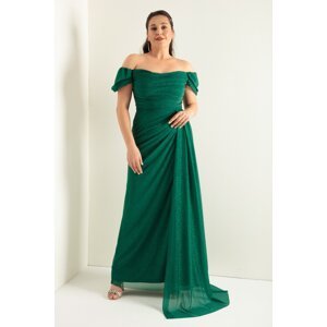 Lafaba dámsky smaragdovo zelený lodný golier zahalený dlhými trblietavými večernými šatami s rozparkom.