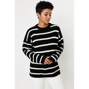 Trendyol čierny široký pletený sveter