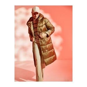 Nafukovací dlhý kabát Koton s extra teplou kapucňou s fleecovou podšívkou.