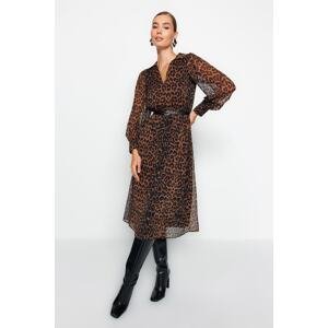 Trendyol hnedý opasok midi leopardí vzor podšité tkané šaty
