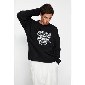 Trendyol Black Men's Oversize/Wide-Fit Crew Neck Fluffy Printed Sweatshirt.