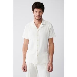 Avva Men's White Clarified Collar Short Sleeve Cotton Regular Fit Towel Shirt