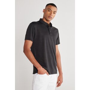 AC&Co / Altınyıldız Classics pánske čierne tričko slim fit slim fit polo výstrih s krátkym rukávom.