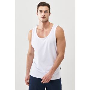 AC&Co / Altınyıldız Classics pánske biele slim fit slim fit tričko Crewneck Sports Singlet.