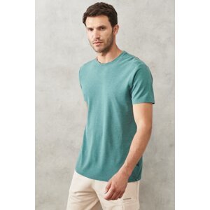 AC&Co / Altınyıldız Classics pánske zelené tričko slim fit slim fit crewneck bavlnené tričko.