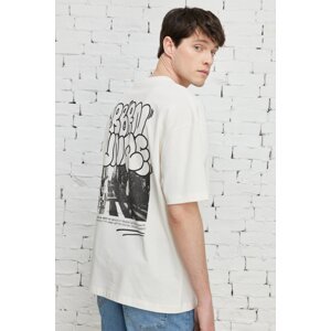 AC&Co / Altınyıldız Classics Men's Ecru Oversized Loose Fit, Crew Neck 100% Cotton Printed T-Shirt.