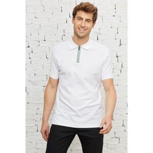 ALTINYILDIZ CLASSICS Pánske biele tričko slim fit Slim Fit polo výstrih 100% bavlnený voštinový vzor s krátkym rukávom.