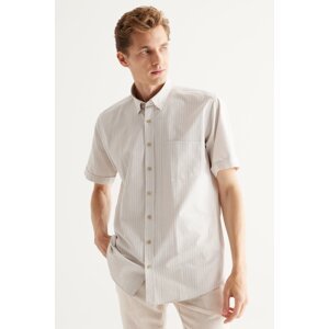ALTINYILDIZ CLASSICS Men's White-beige Comfort Fit Comfy Cut Buttoned Collar Check Short Sleeve Shirt.